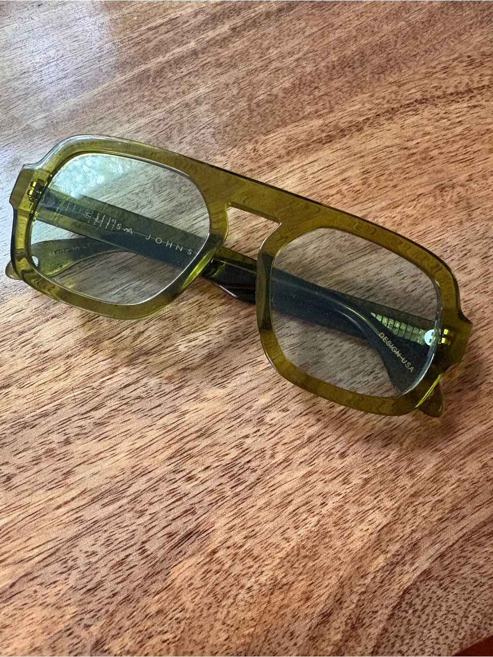Elisa Johnson Jane Aviator Style Sunglasses in Olive Green 🫒 - Picture 3 of 9